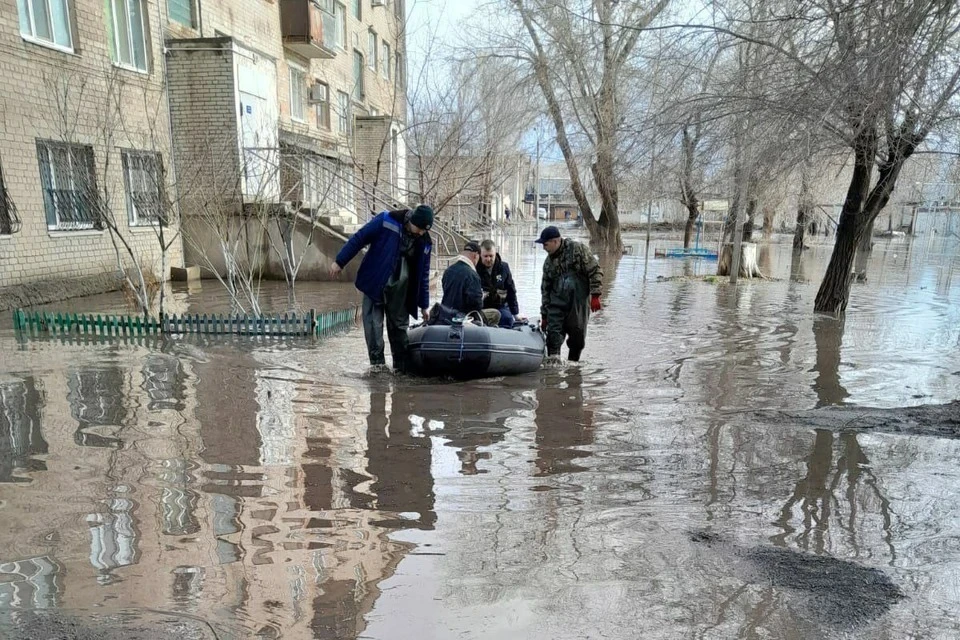 Угроза разлива паводковых вод возникла на семи участках федтрасс в Оренбуржье