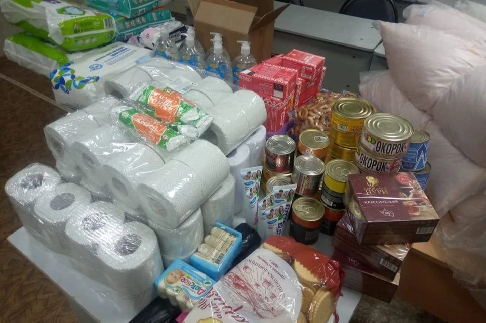 Оренбуржцы собрали бутилированную воду, медикаменты, одежду и продукты для всех медиков, оставшихся без жилья. Фото: минздрав Оренбургской области
