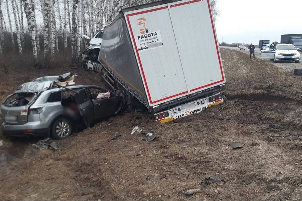 Шесть человек погибли в ДТП с Mazda и КамАЗ на М-5 в Рязанской области. Фото: УМВД по Рязанской области.