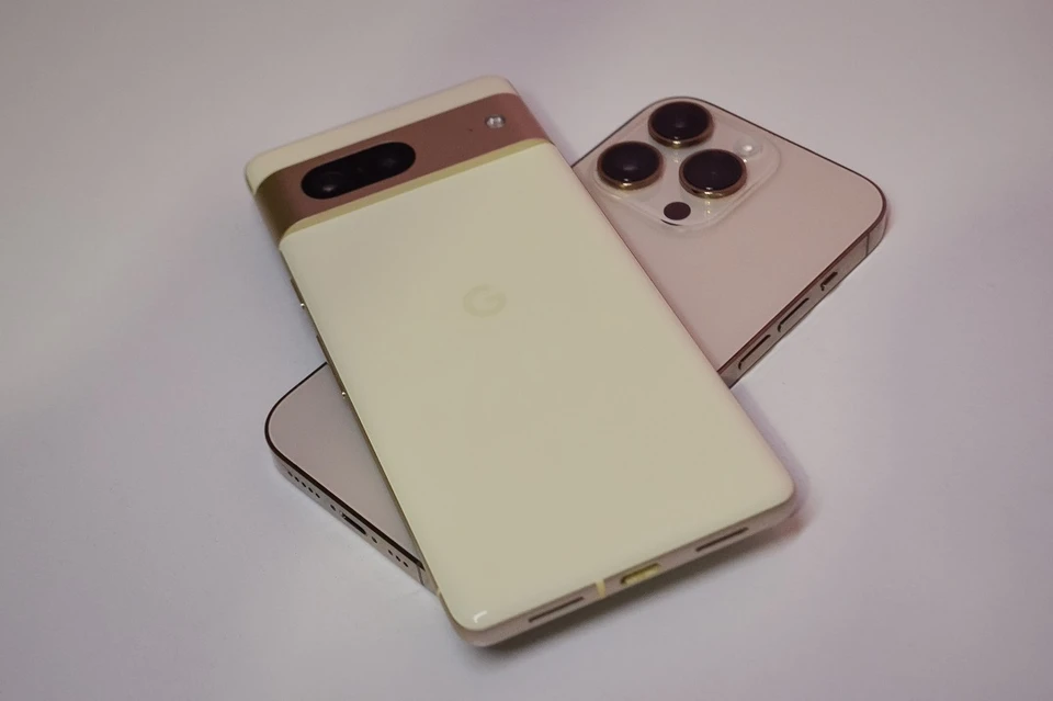 Новосибирские таможенники на границе задержали 25 дорогих смартфонов.