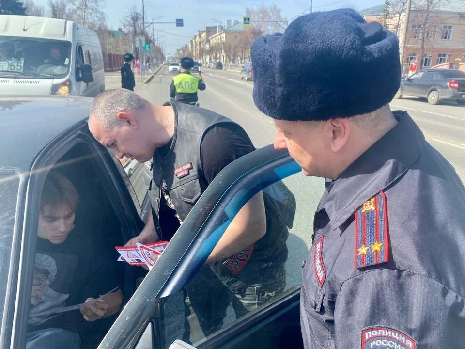 Инспекторы и байкеры провели совместную акцию. Фото: ГИБДД по региону