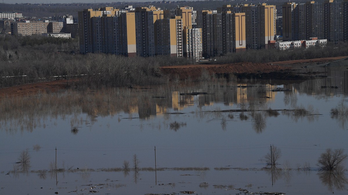 В Оренбурге уровень воды в Урале вырос на 42 см за сутки - KP.RU