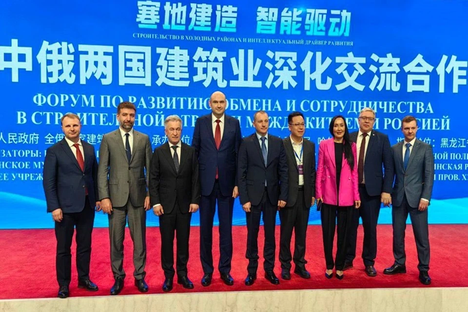 Вице-премьер ДНР Евгений Солнцев принимает участие в строительном форуме в Китае. Фото: ТГ/Солнцев