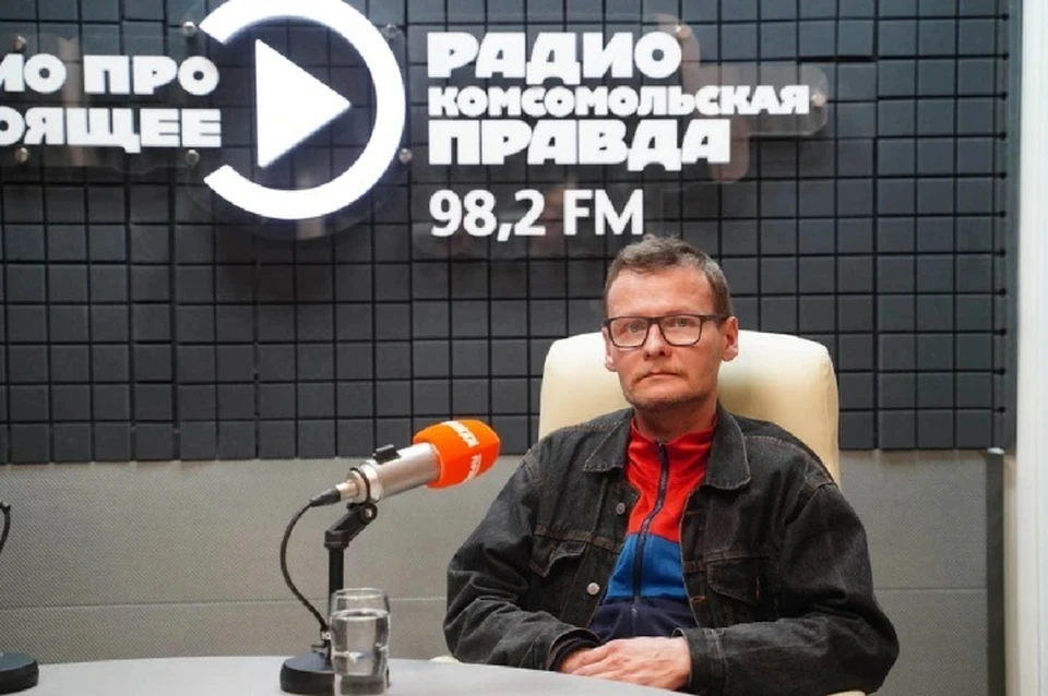 Сам же писатель намерен создать книгу о женских бандах.