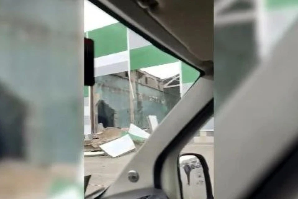 В Волгограде обрушилась часть торгового центра, прокуратура начала проверку Фото: кадр из видео