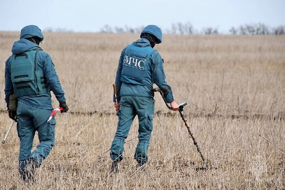 Саперы продолжают расчищать территории донецкого региона от неразорвавшихся снарядов и мин. Фото: МЧС России по ДНР