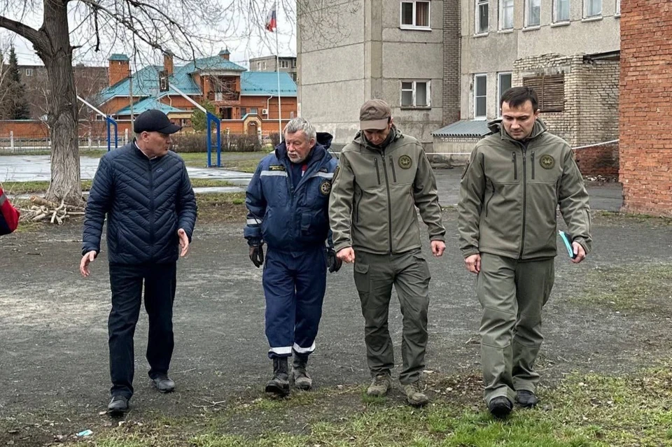 В Орске уже вторую неделю работают студенты-спасатели из Москвы, Екатеринбурга, Омска, Ижевска, Челябинской области, Самары и Воронежа. Фото: ТГ-канал Василия Козупицы