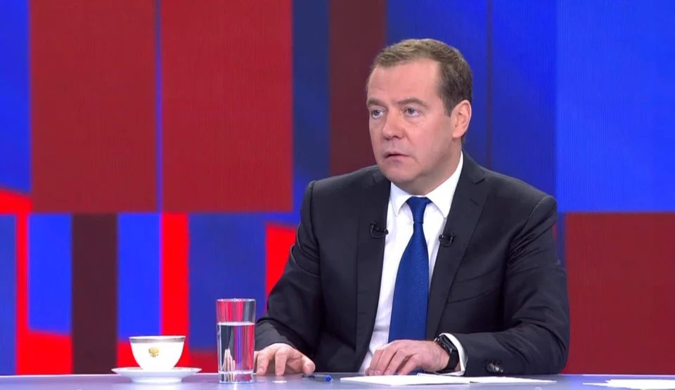 Медведев: За протестами из-за закона об иноагентах в Грузии стоят США