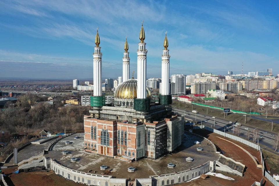Строительство соборной мечети возобновилось в день светлого для всех мусульман праздника Ураза-байрам. Фото: пресс-служба главы РБ