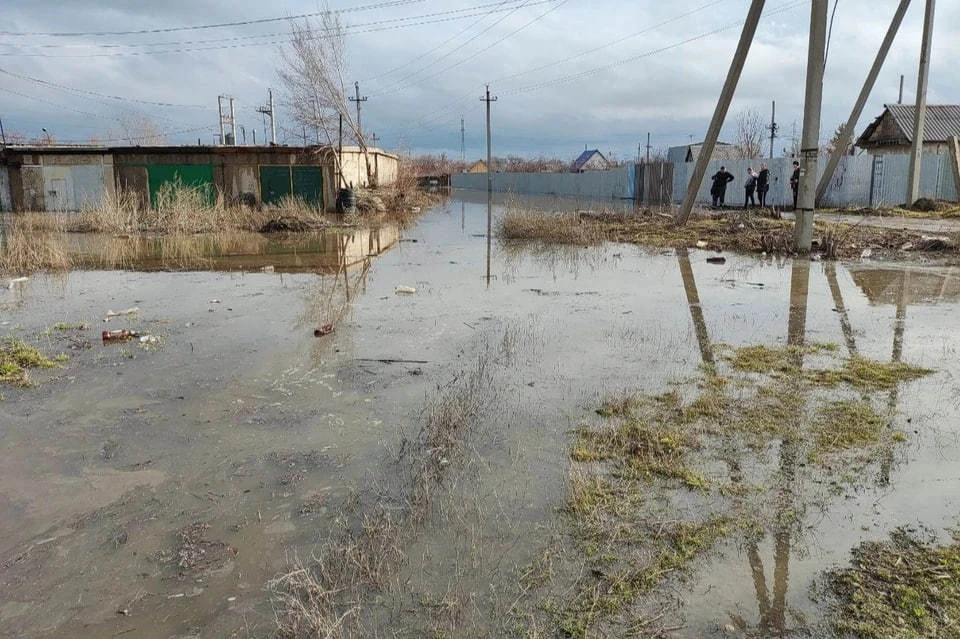 Из-за увеличения уровня воды в реке Сакмара накануне перекрыли дорогу на хутор Степановский