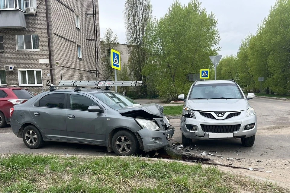 54-летняя женщина пострадала в ДТП с «Грейт Волл» и «Шевроле» в Липецке