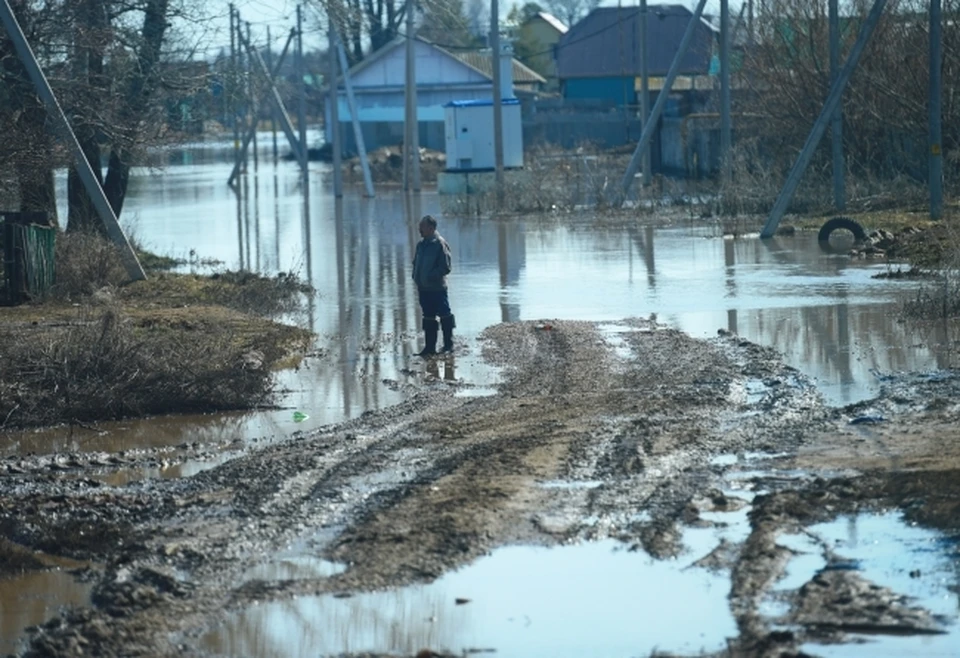 Дамбу укрепят в городе Среднеколымск Якутии