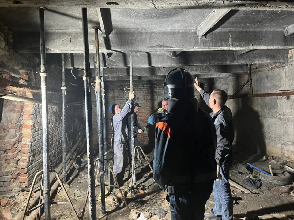 В Ульяновске на Доватора,13 под несущими плитами поставили стойки-подпорки | ФОТО: администрация Ульяновска