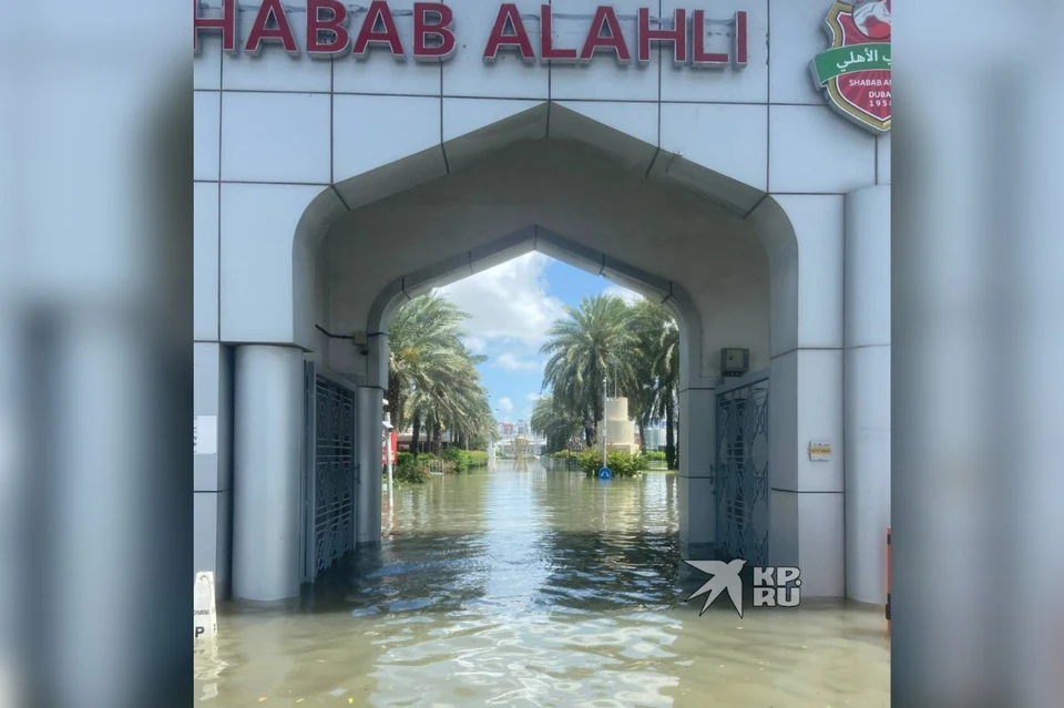 Ливень обрушился на Дубай 16 апреля и затопил улицы к 17 числу. Фото: читатель "КП"