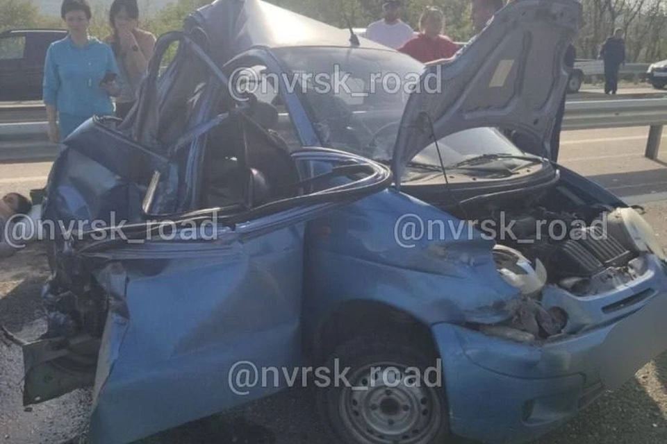 Легковушка стояла на проезжей части из-за поломки Фото: t.me/nvrsk_road