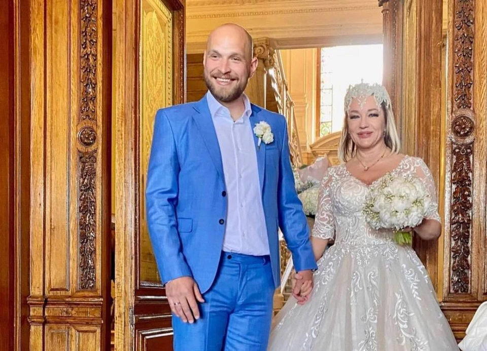 Буланова вышла замуж в третий раз летом 2023 года. Фото: личная страница в соцсетях Елены Королевой