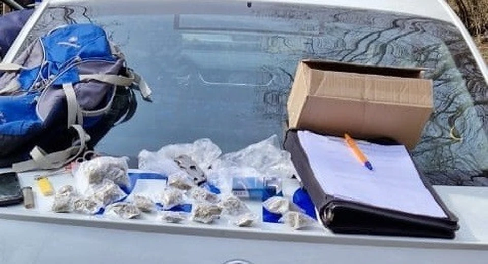 В Калужской области полицейские поймали выходящего из леса закладчика