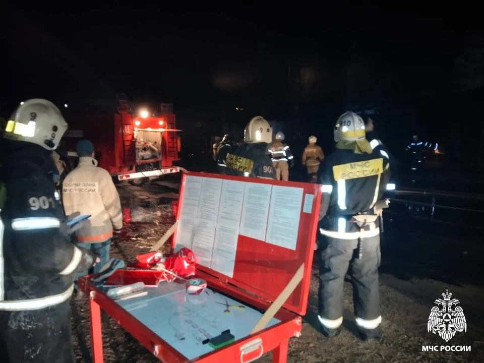 В Вышнем Волочке спасатели потушили пожар в ангаре Фото: ГУ МЧС России по Тверской области
