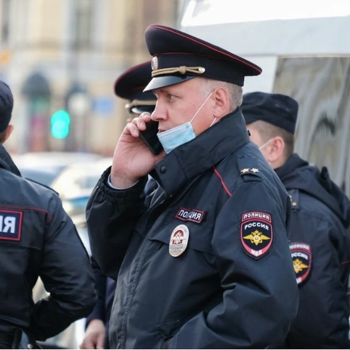 В Петербурге полицейский застрелил мужчину, которого приехал спасать от  суицида - KP.RU