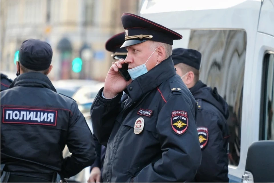 В Петербурге полицейский застрелил вооруженного мужчину, ранившего его коллегу