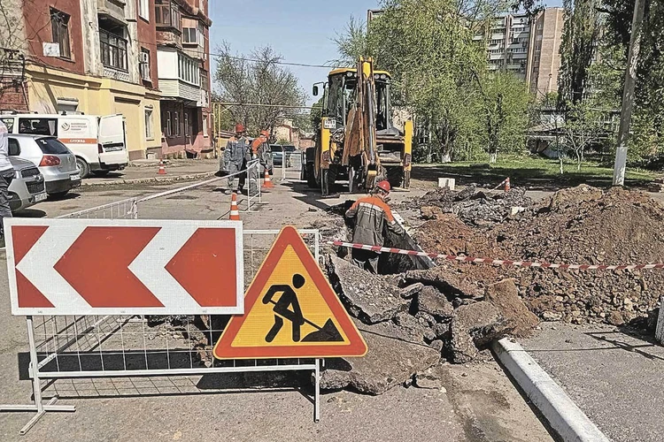 Помощь идет: Москва переоснащает Луганск, Хакасия - Свердловск, Ставрополь ремонтирует дороги в Антраците