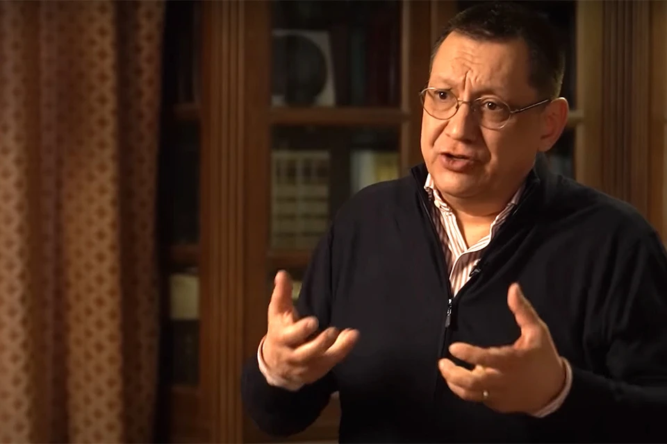 Режиссер Егор Кончаловский во время интервью RTVi.