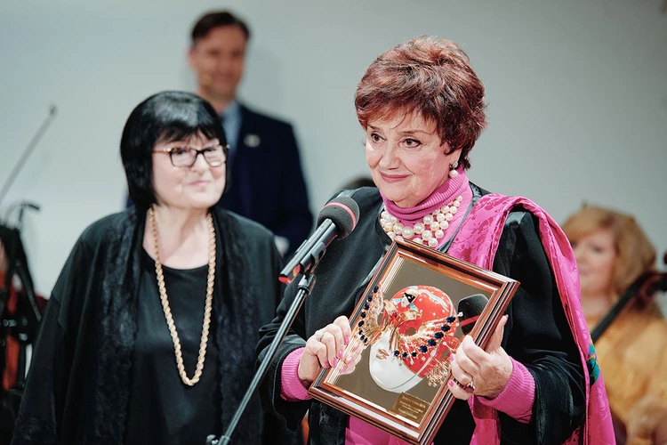 Тамара Синявская и Людмила Максакова получили по «Золотой Маске»