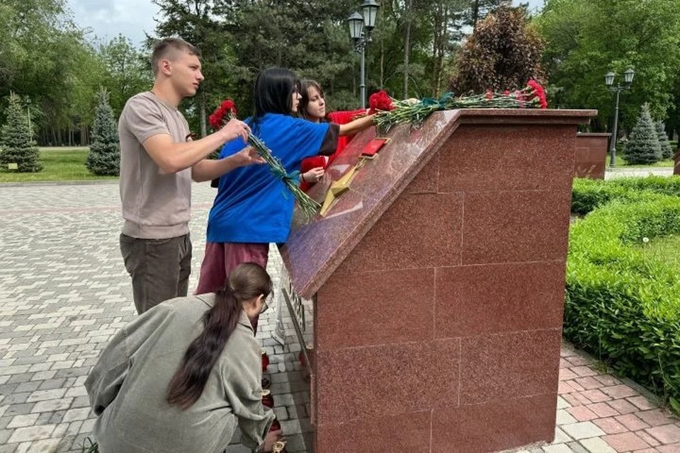 Пятигорчане почтили память погибших в ходе теракта в "Крокусе". Фото: телеграм-канал главы Пятигорска.