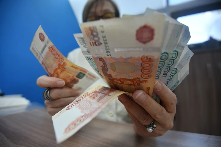 В 2024 году зарплата россиян достигнет 84 тысяч рублей в месяц: А через три года будем получать больше 100
