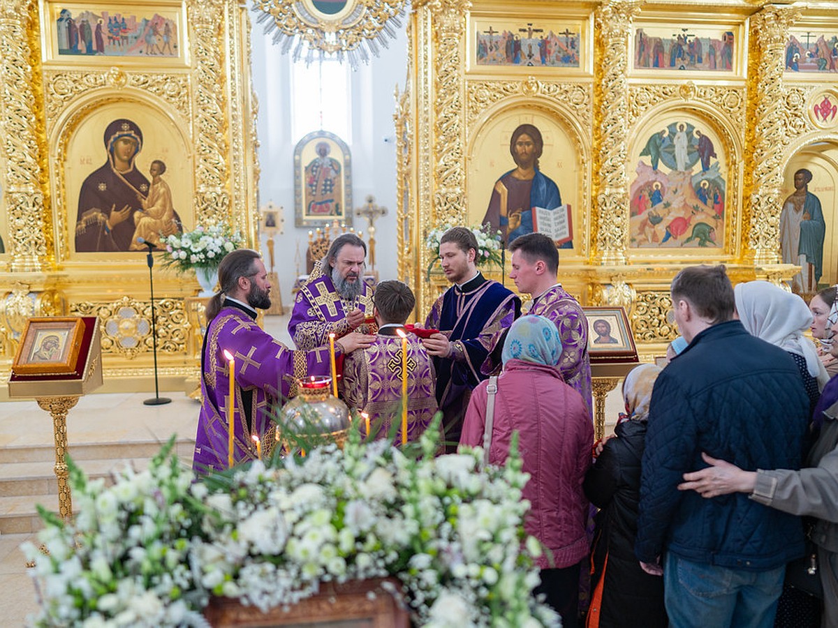 В Спасо-Преображенском кафедральном соборе Твери совершена архиерейская  литургия - KP.RU