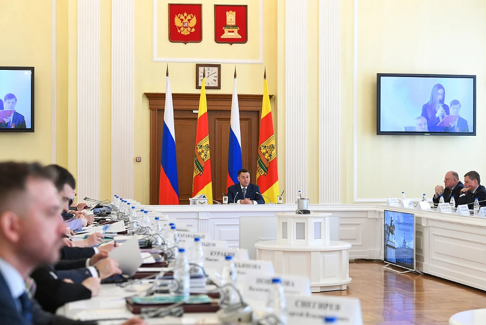 На заседании областного правительства обсудили планы в молодежной политике в регионе.