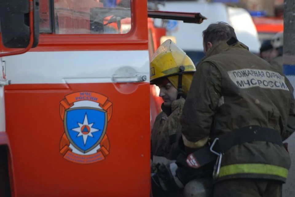 Пять автомобилей сгорели в большом гараже в Ефремове Тульской области