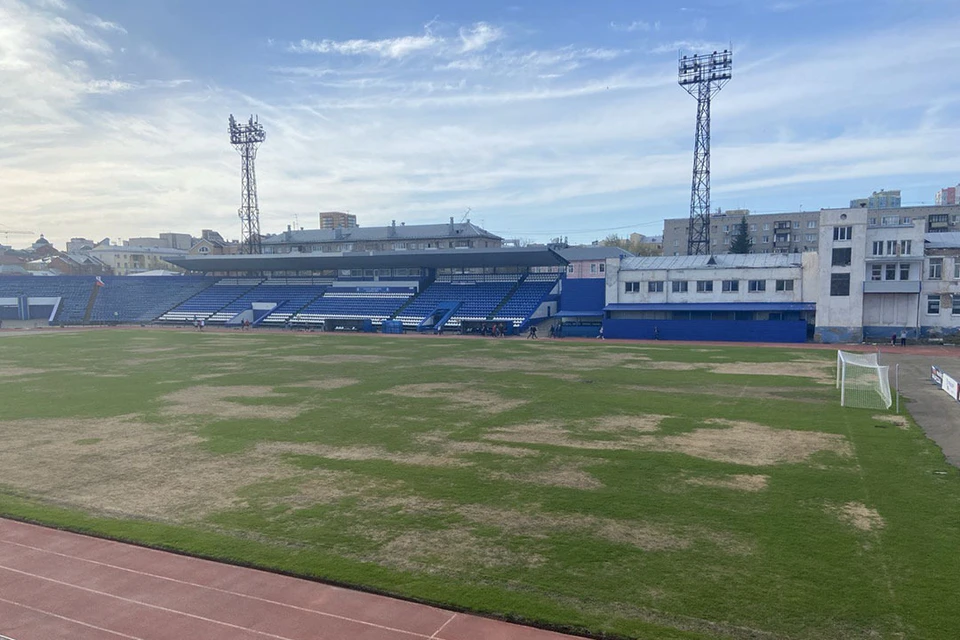 Текущее состояние поля на стадионе "Динамо" в Барнауле
