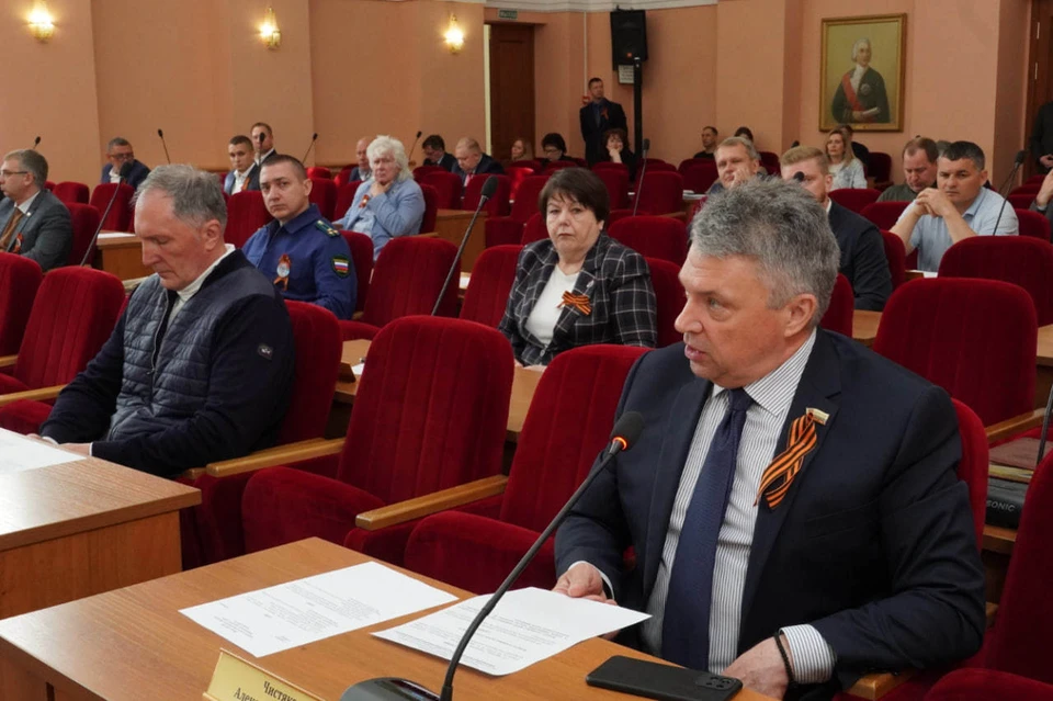 На заседании депутаты также приняли решение о внесении изменений в персональный состав постоянных депутатских комитетов Оренбургского городского Совета