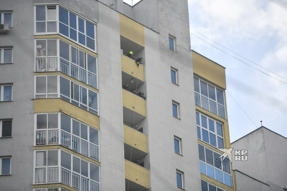 Горит 21-этажный дом в районе Автовокзала в Екатеринбурге