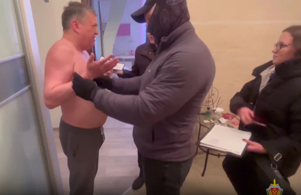 Бывшего чиновника обвиняют в получении взятки в особо крупном размере