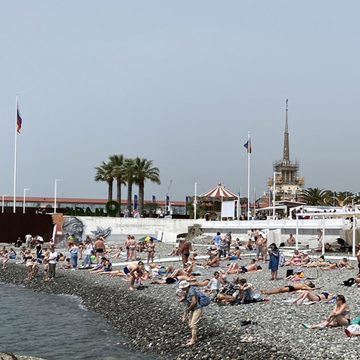 Продать машину и умчать к морю на поезде»: Узнали, во сколько обойдется  царский отдых на побережье - KP.RU