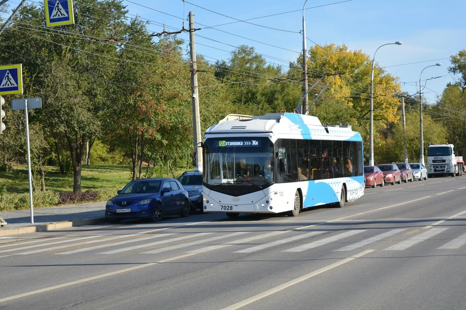 Мужчин часто видят в городских автобусах и троллейбусах.