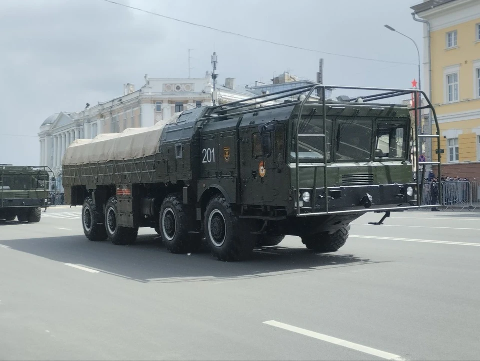 Ракетный комплекс «Искандер» принял участие в параде в Нижнем Новгороде.