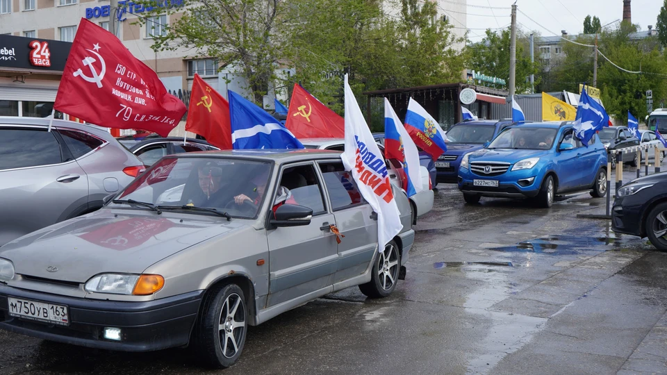 Участники проехали через весь город до памятника штурмовику Ил-2. Фото: «Единая Россия».
