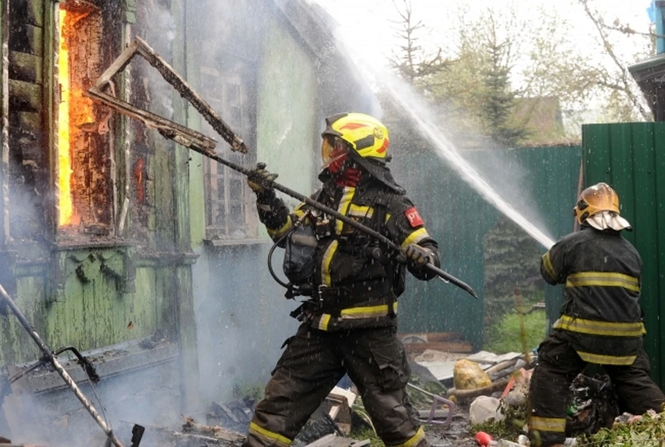 В Ростове спасатели потушили крупный пожар в Первомайском районе