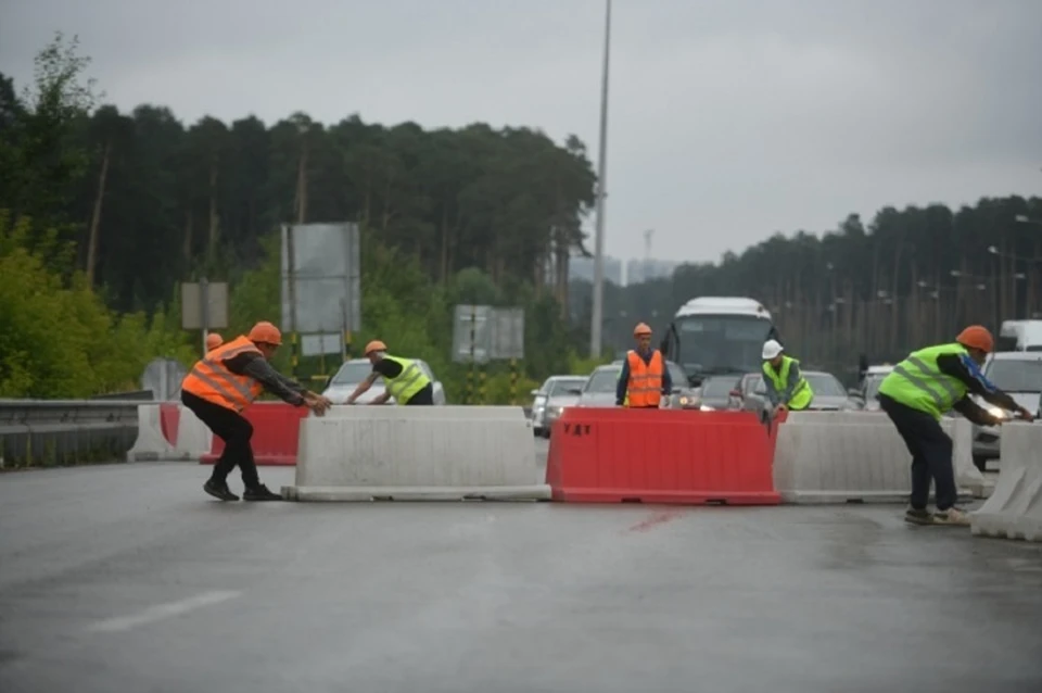 Водители грузовых и пассажирских автомобилей снова могут ездить по участку дороги «Краснодон — Луганск»