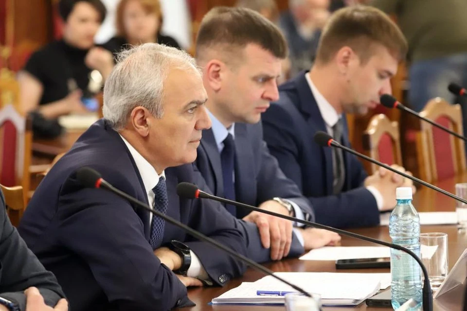 Новосибирские депутаты обсудили повышение финансирования программ обеспечения жильем многодетных семей. Фото: Законодательное Собрание НСО