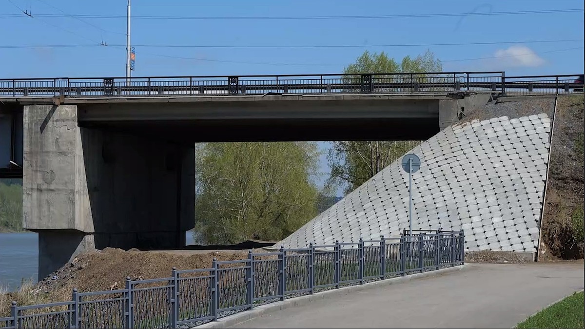 В ночь на 25 мая Кузбасский мост в Кемерове частично перекроют для ремонта:  рассказываем, что изменится - KP.RU