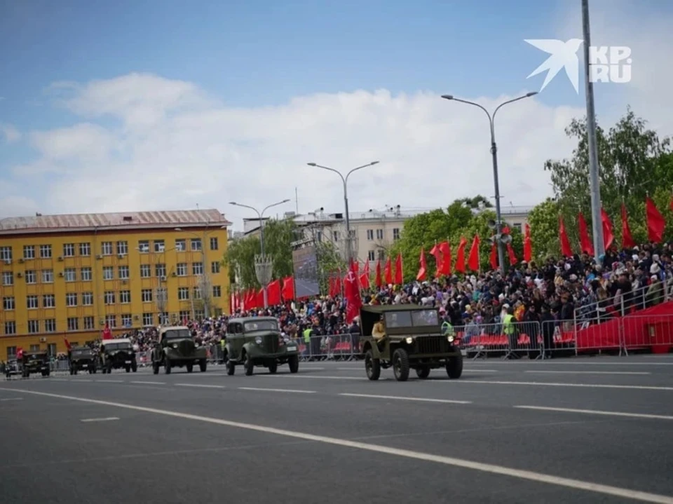 Всего на Парад Победы выдали 23 тысячи пригласительных.