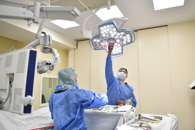 «Операций такой сложности в России не было»: В Ростове восстановили колено пациента, используя его сухожилие и жидкий имплант