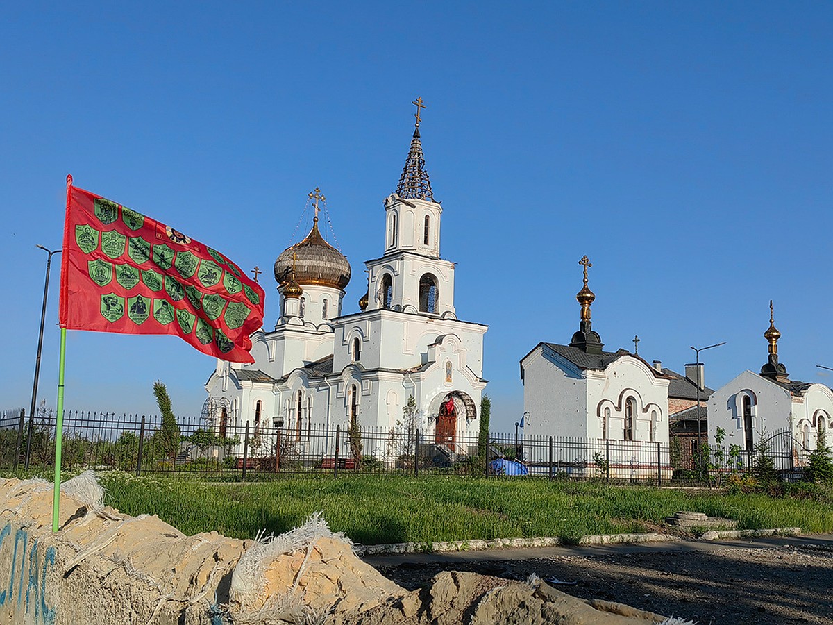 Возвращение в родную Авдеевку спустя 10 лет: чудом уцелевший храм среди  руин, брошенные в спешке игрушки и моменты долгожданной тишины - KP.RU