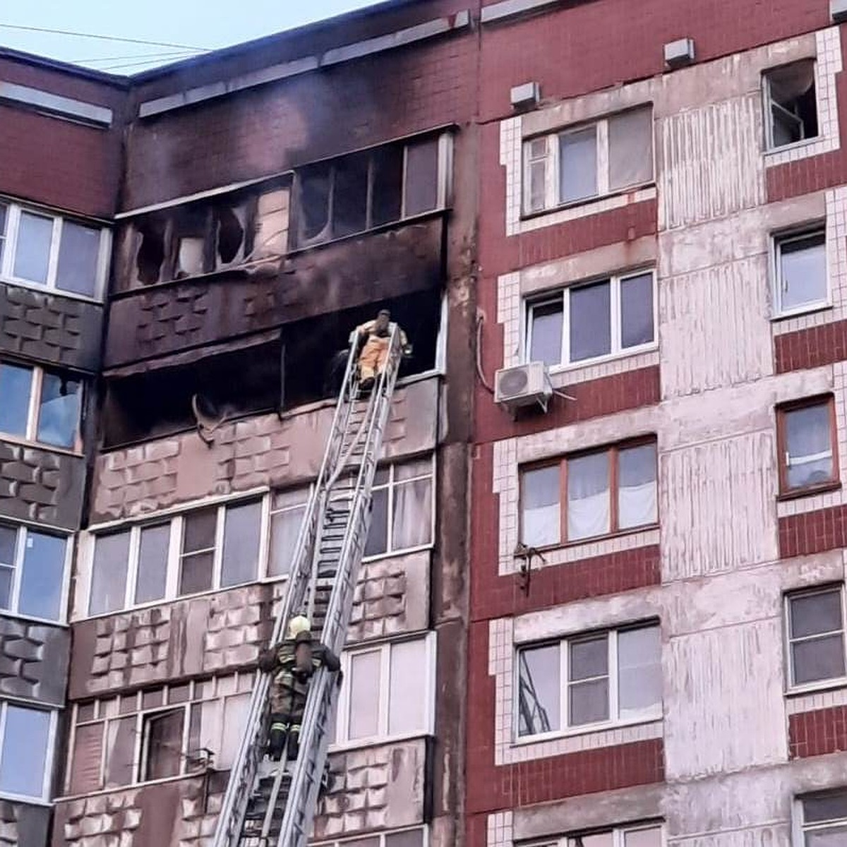 Загорелась квартира в девятиэтажном доме на улице Новоселов в Рязани - KP.RU