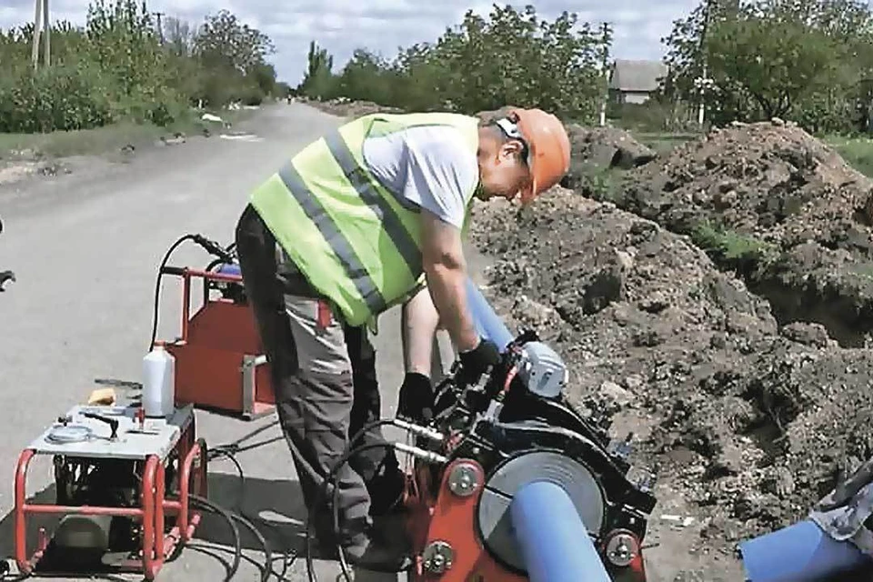 В Приазовском округе меняют водопровод. Фото: ТГ-канал «Будем жить»