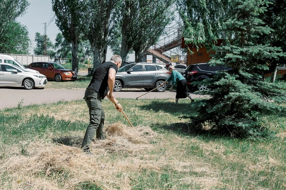 В Мариуполе прошел общегородской субботник. Фото: ТГ/Моргун